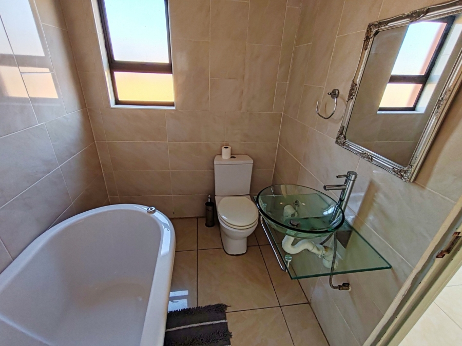 5 Bedroom Property for Sale in Grimbeeck Park North West